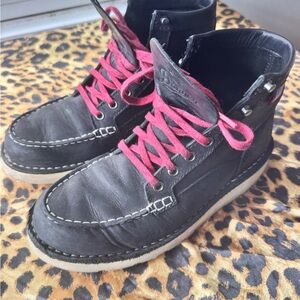 Women’s like new Danner Black Leather Moc Toe Boots 7